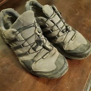 Mens Size 9 GORETEX ADDIDAS sneakers